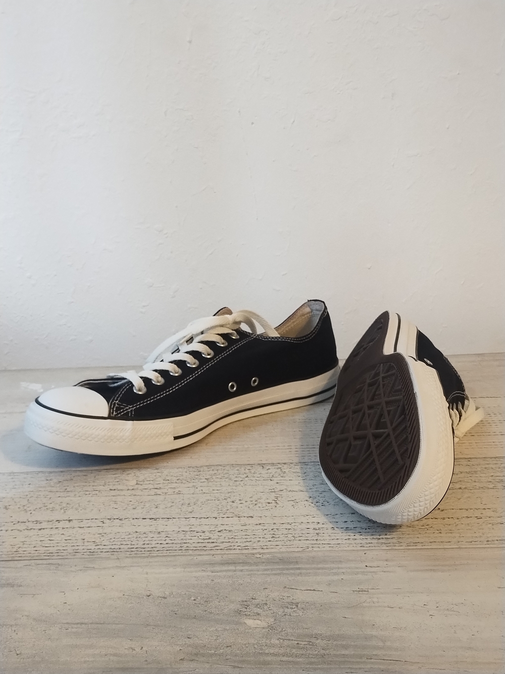 Converse Classic Low Top Black White Size 13 Men/ 15 Women very good condition